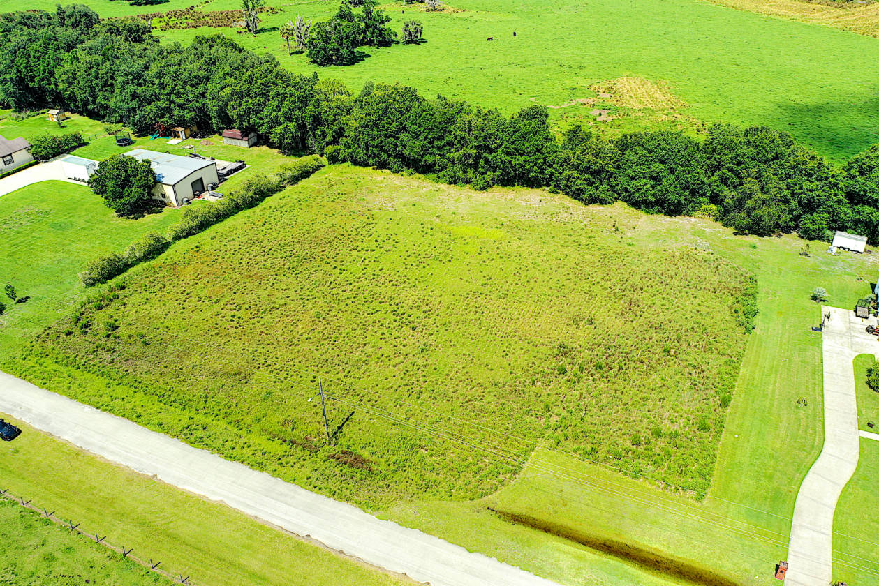 Double lot in gated community to build your dream estate! Lakeland