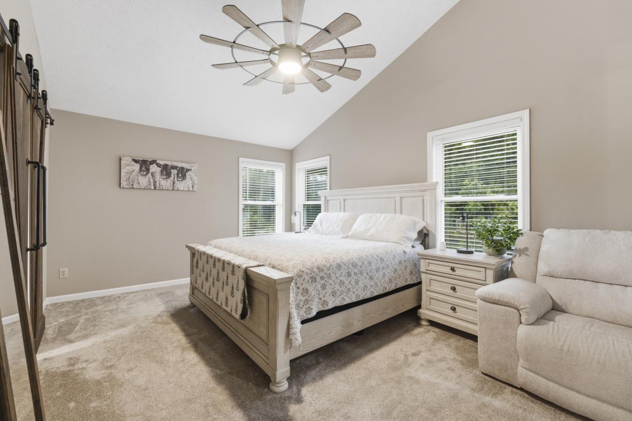Remodeled Farmhouse in Private Community - photo 16