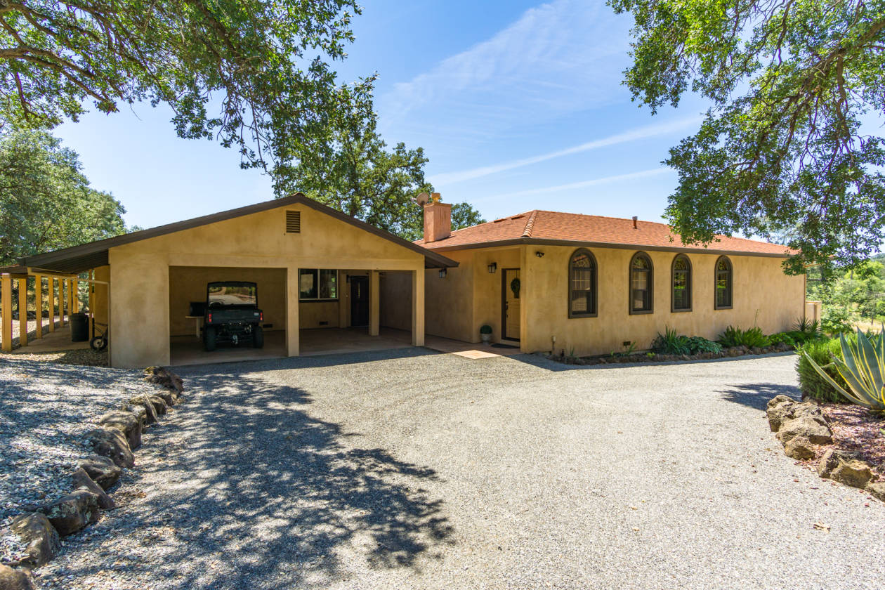 RIVERFRONT LUXURY WITH MULTIPLE PARCELS Red Bluff, Tehama County