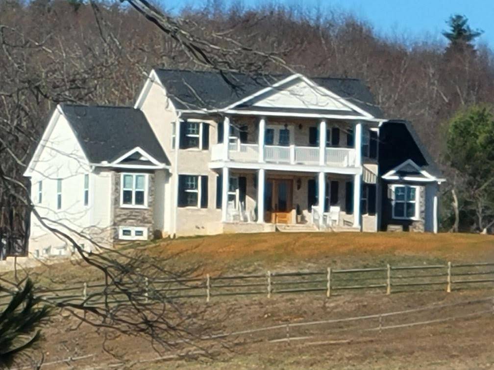 Horse Property for sale.