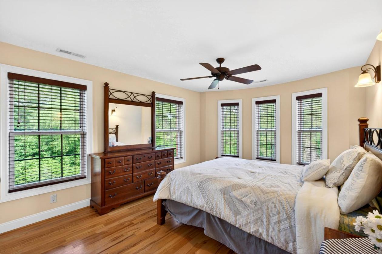 Lake Front Manor! - photo 20