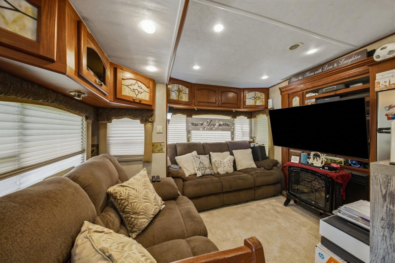Private, level 4.5 acres! - photo 12