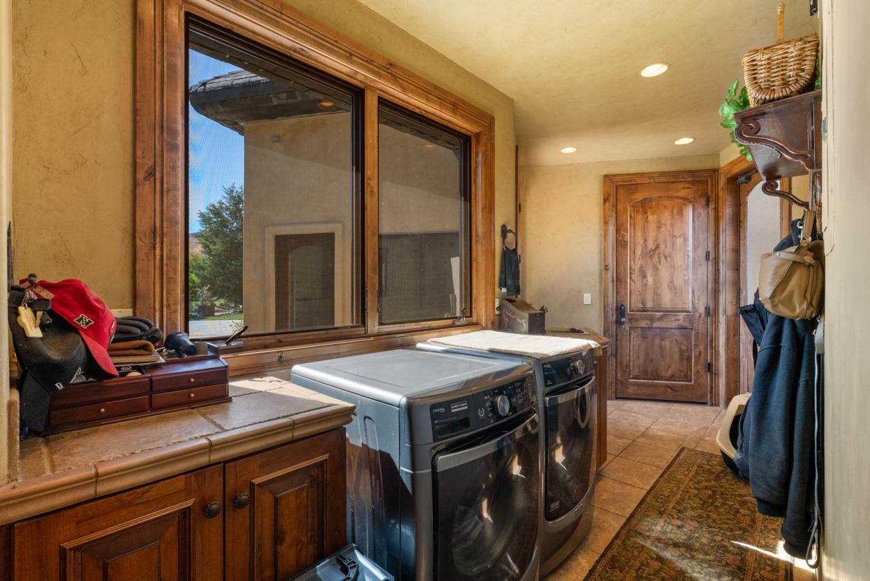Extraordinary Estate in Pleasant Valley - photo 26