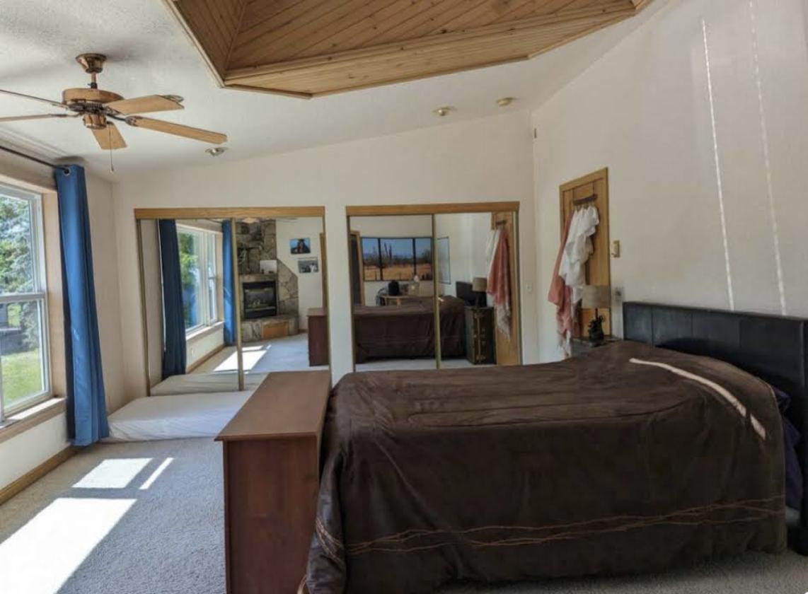 Mountain Views, horses and a beautiful home - photo 12