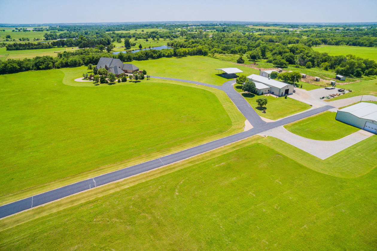 Luxury Estate w/ Guest House! Perfect For The Horse or... Goldsby