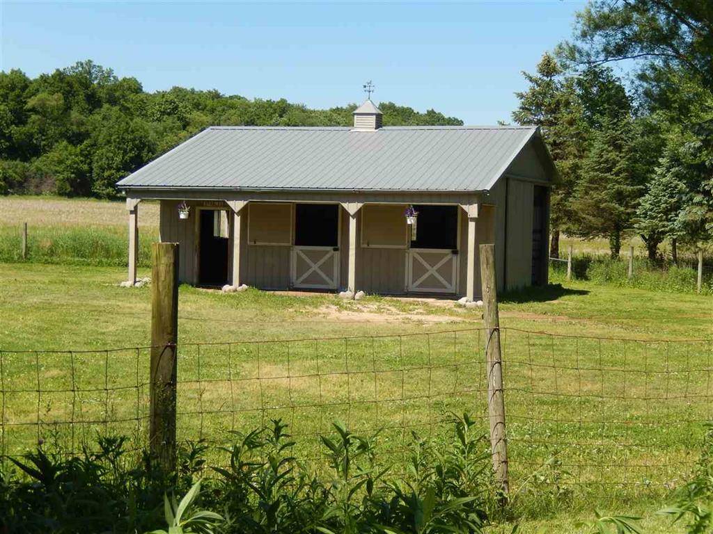 Amazing Log Home on 5 Acres, 2 Horse Stalls &... Rockford, Winnebago County, Illinois