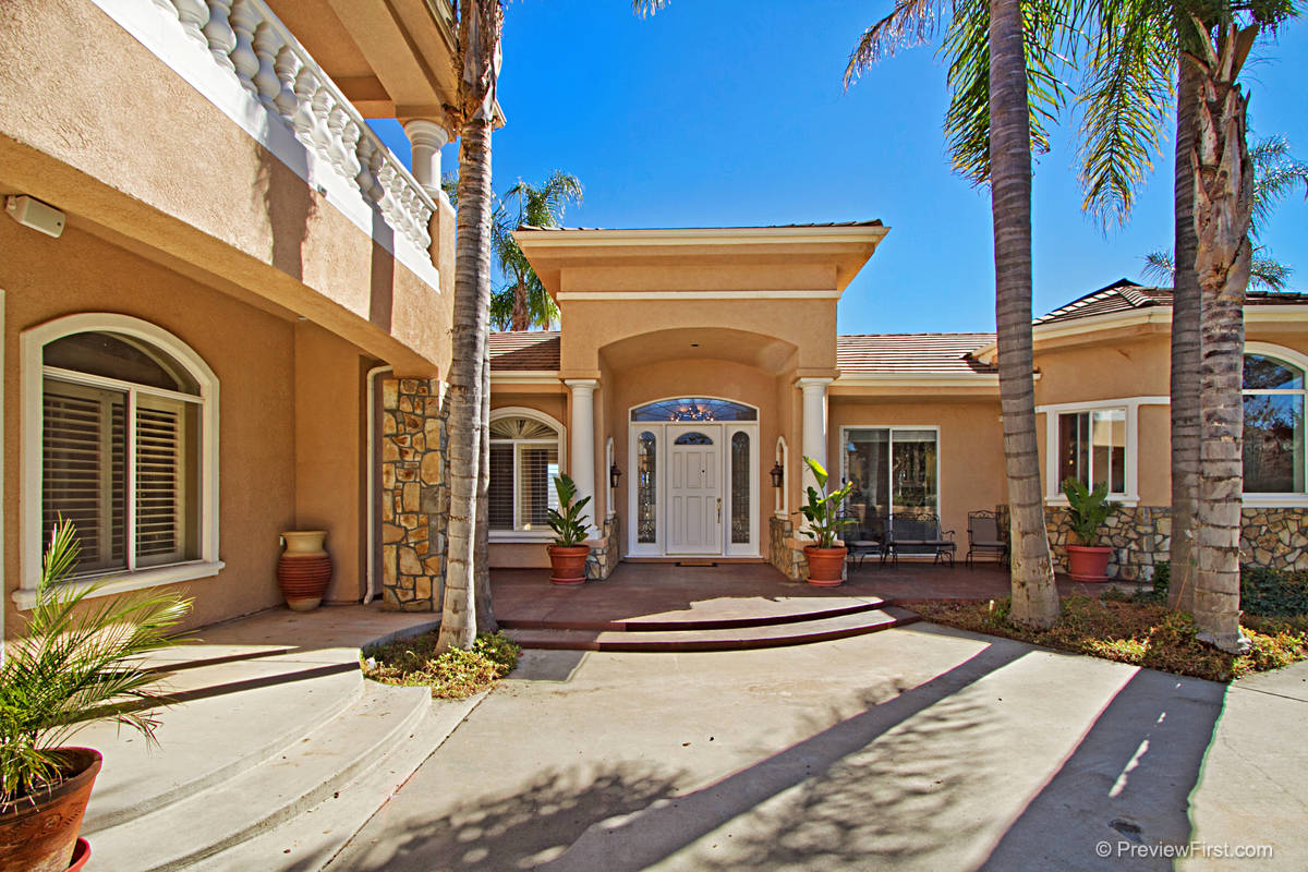 Entertainers paradise with great horse facilities and Apple Orchard