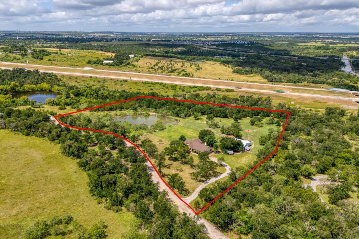 Picturesque mini farm, 8+ acres, pond ++ - photo 5