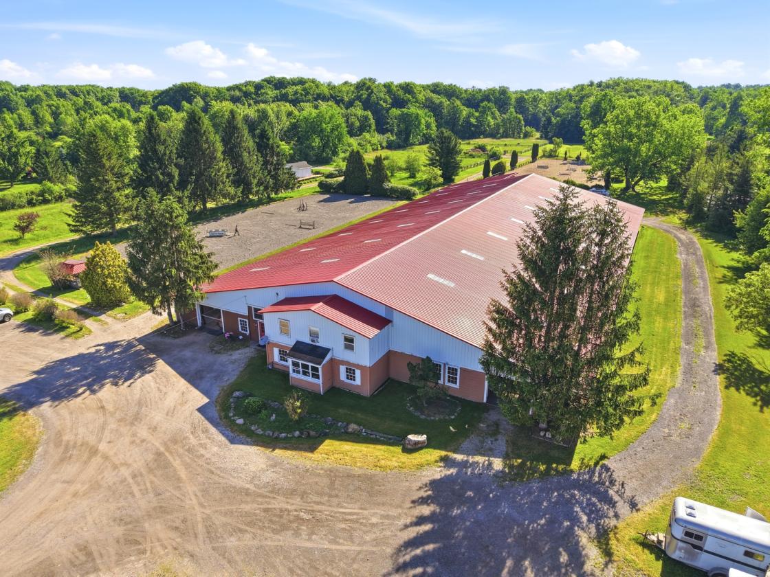 Rare 10-acre equestrian property in Geauga County - photo 2