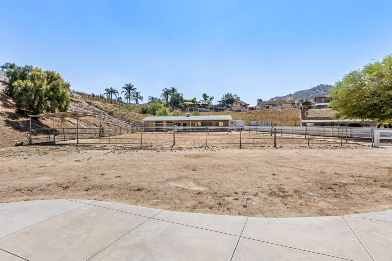 Living the Dream Ranch | Barn, Arena, Pool - photo 23