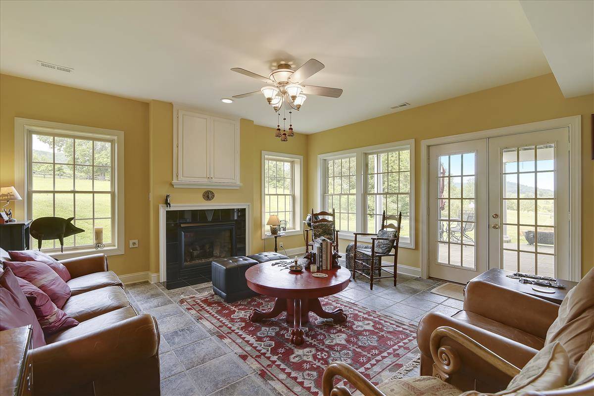 Great Horse Farm In Northern Fauquier County's Wine Region Markham