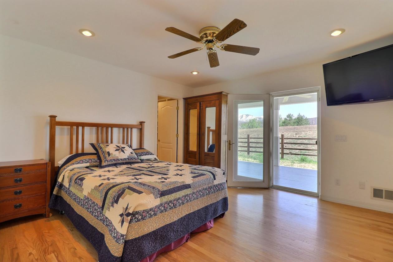 Beautiful Horse Property on 5.37 Acres - photo 14
