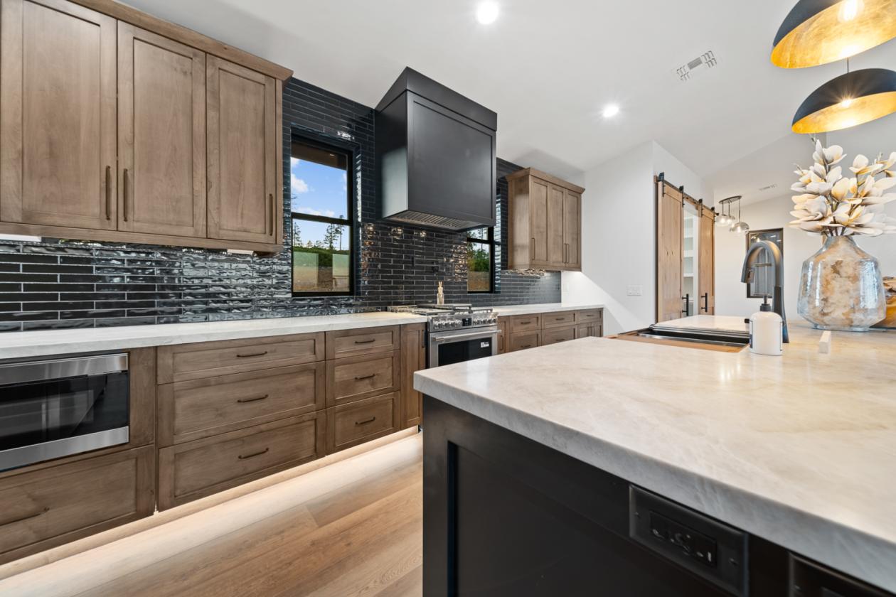 Brand New Luxury Build on 7.4 Acres - photo 7