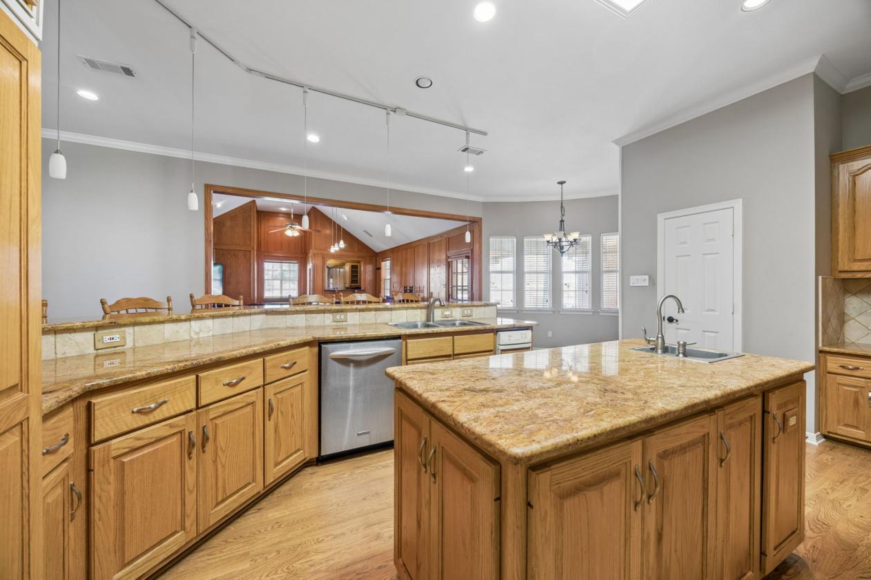 LUXURY MEETS COUNTRY LIFE ON 7.5 PICTURESQUE ACRES - photo 12
