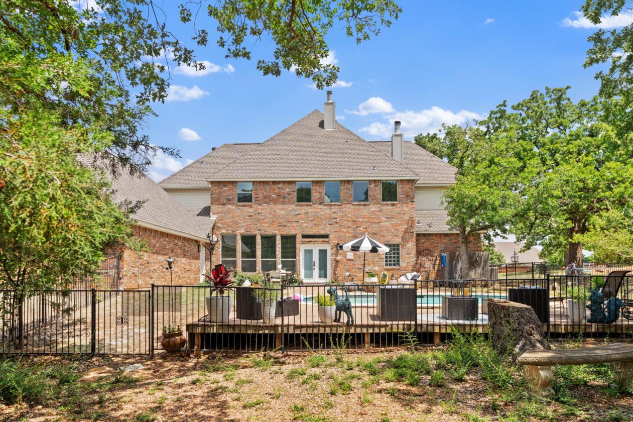 Executive home, 6 acres, 6 stalls, Pool, Arena - photo 6