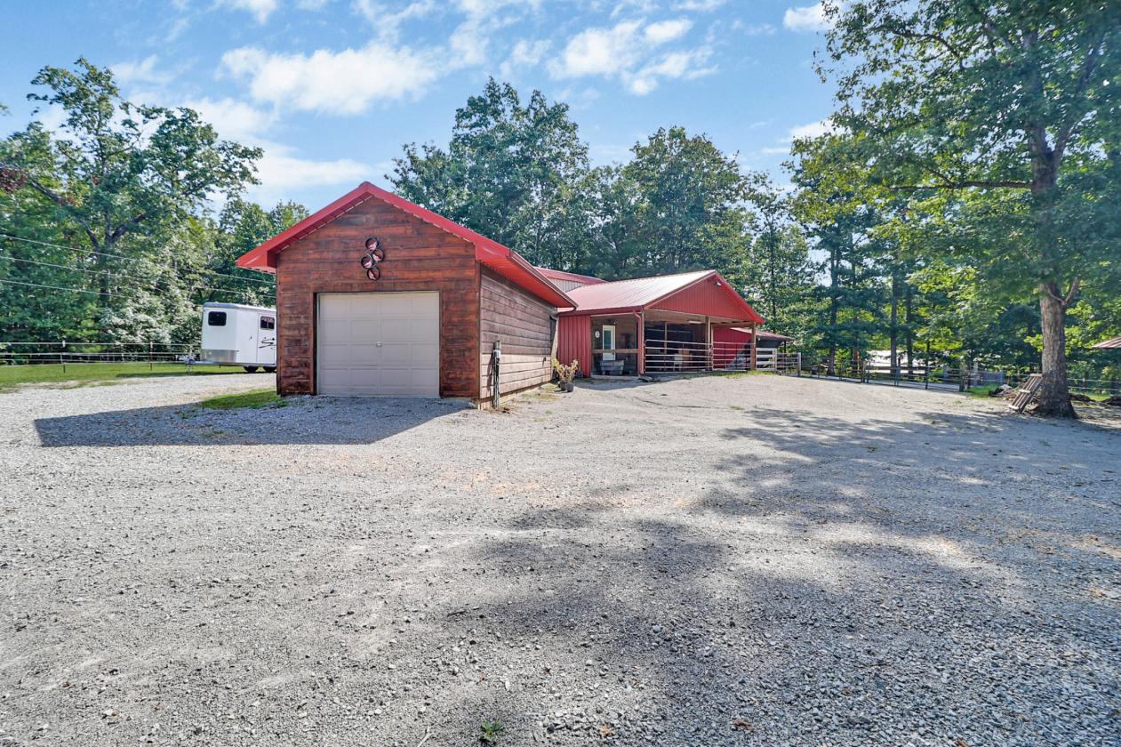 Spacious Cabin in BSF Equestrian community - photo 4