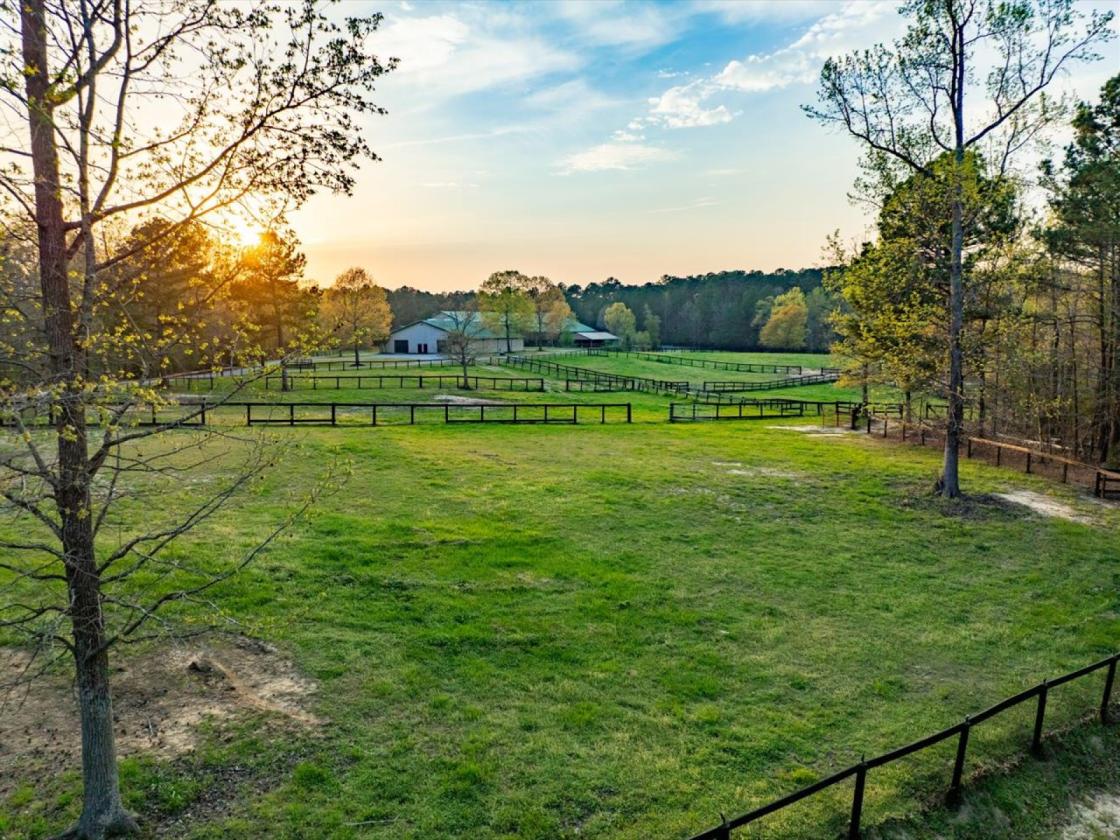 Exceptional Turnkey Equestrian Farm - photo 12
