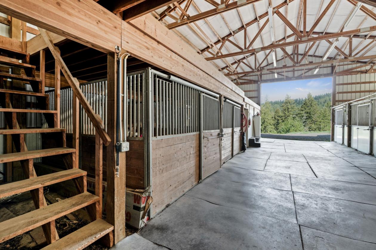 Private Equestrian Retreat, Indoor & Outdoor Arena - photo 5