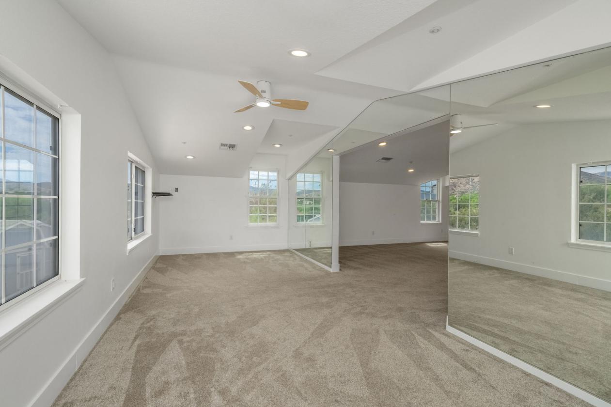 Expansive 5-Acre Estate - photo 17