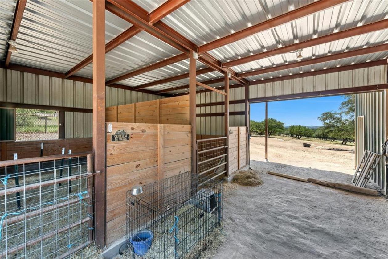 Gentlemens Ranch with Horse Amentities - photo 17