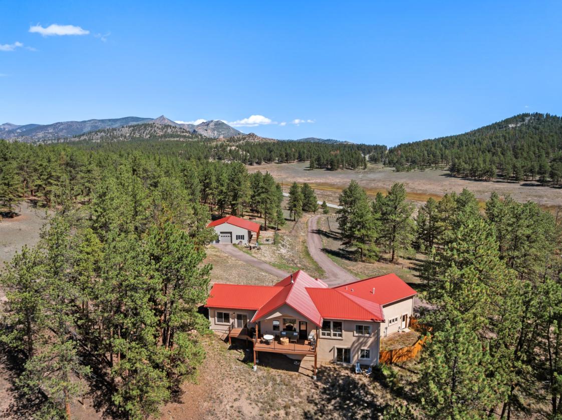 Colorado Luxury — 48 Acres, Barn & National Forest - photo 8