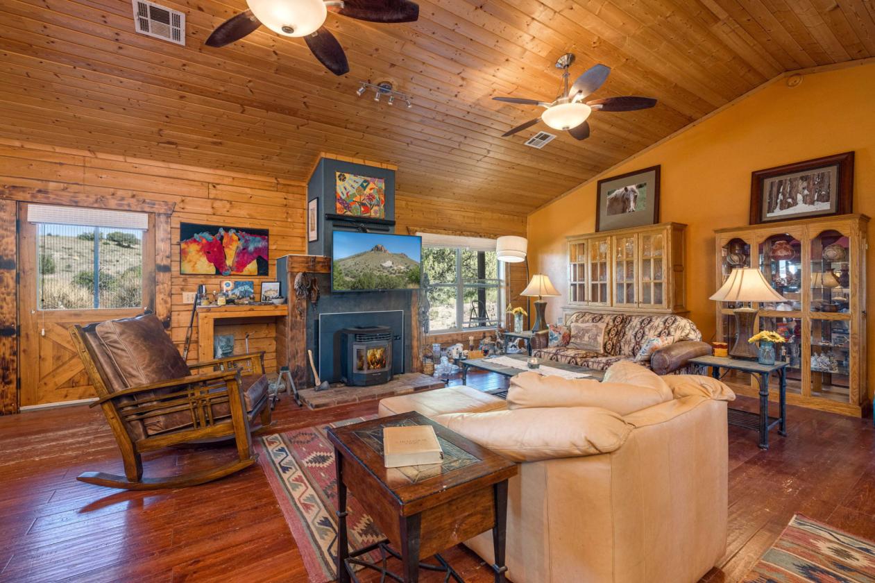 Beautiful Cabin with Horse Facilities - photo 11
