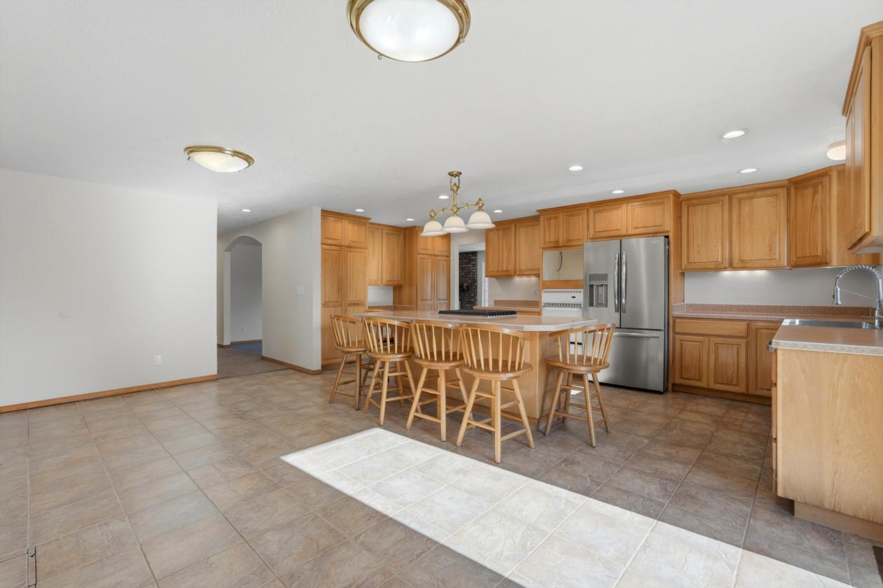 Dividable! Home, Shop & Barn w/Indoor Arena! - photo 12