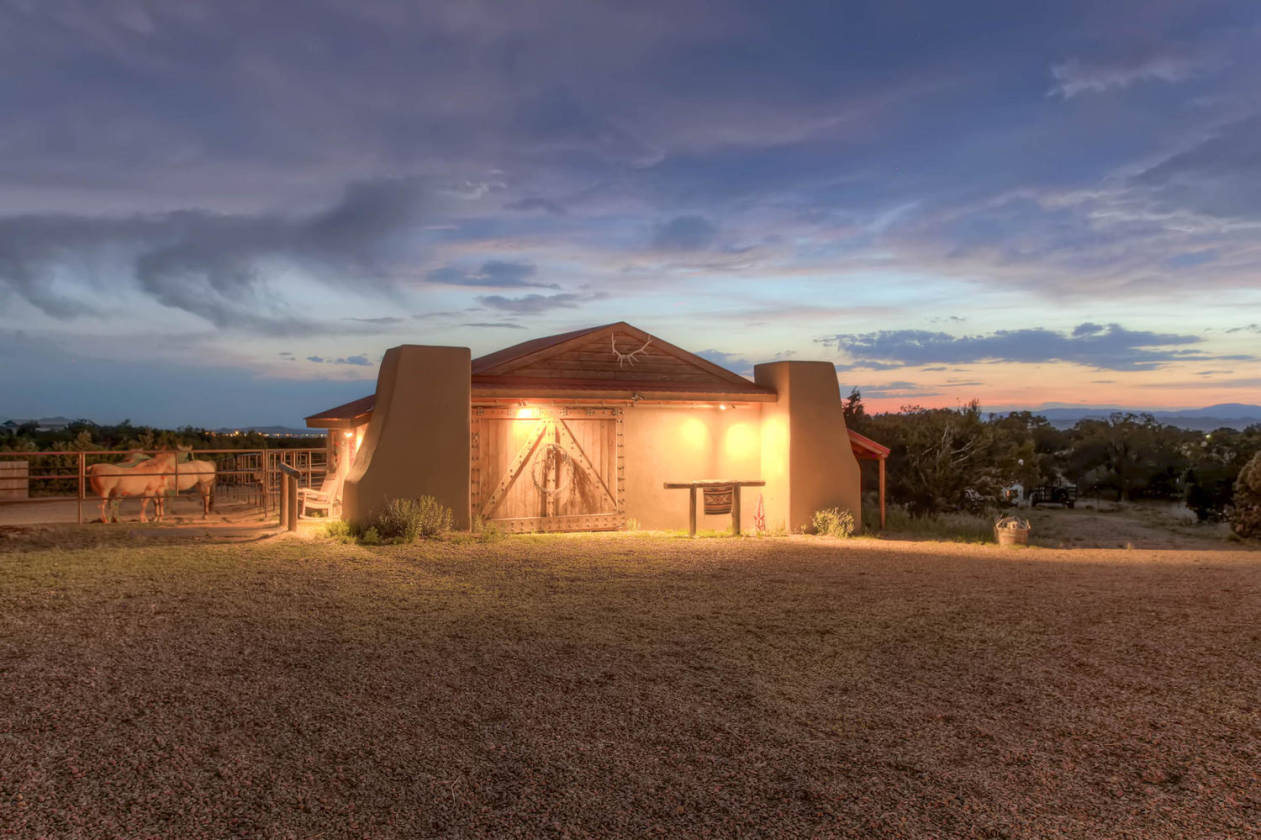 Spectacular Horse Property w/ 5Stall Barn, Large Arena & Easy