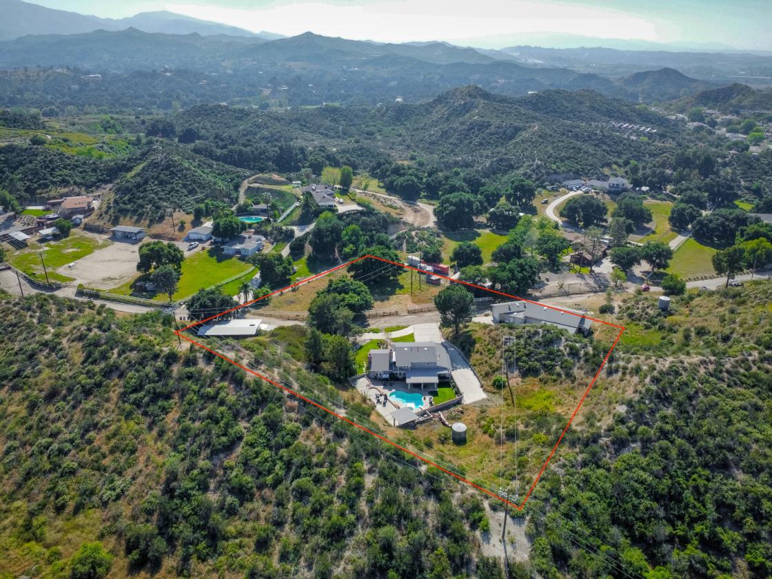 Sand Canyon Horse Property | 2.5 Acres & 4 Stalls - photo 4