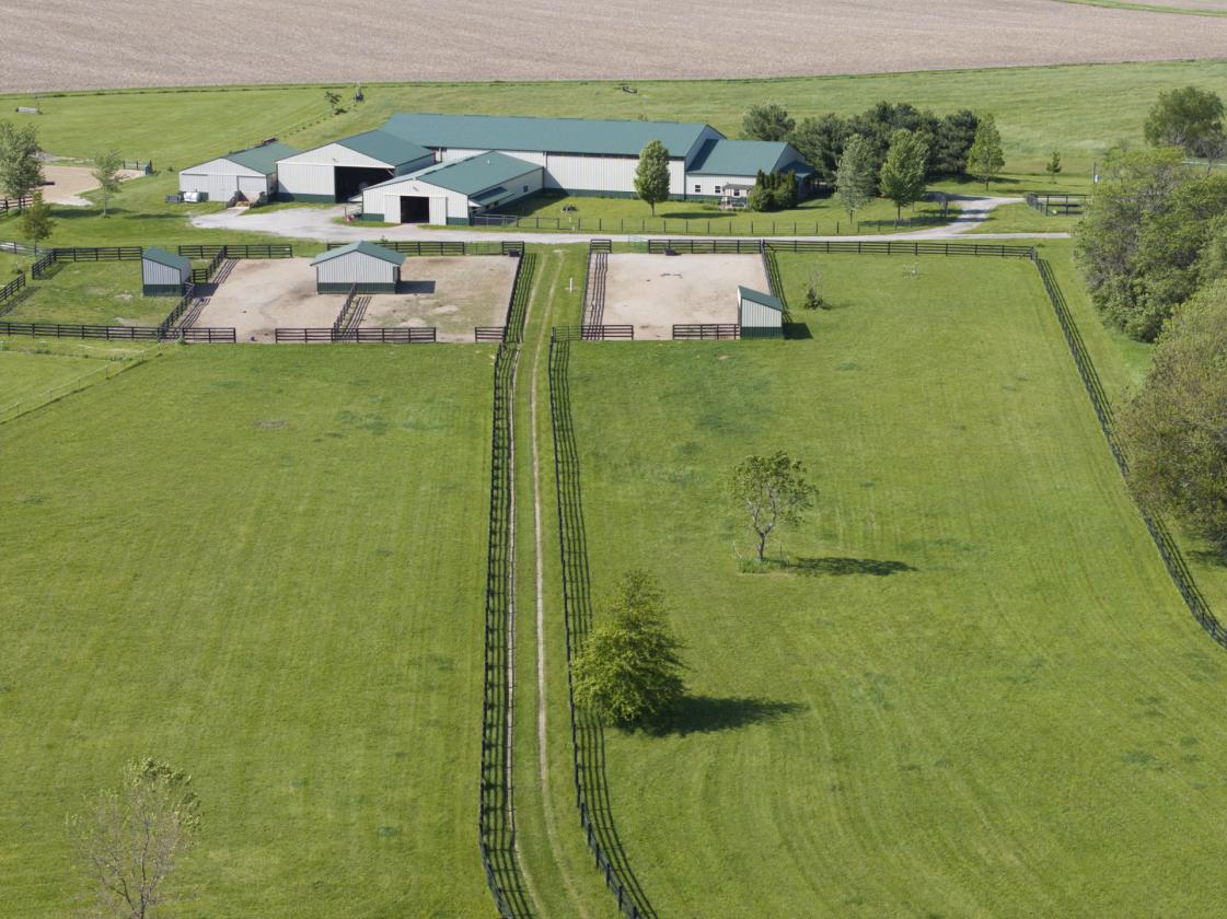 39.18± ACRES WITH PREMIER EQUESTRIAN FACILITIES - photo 2