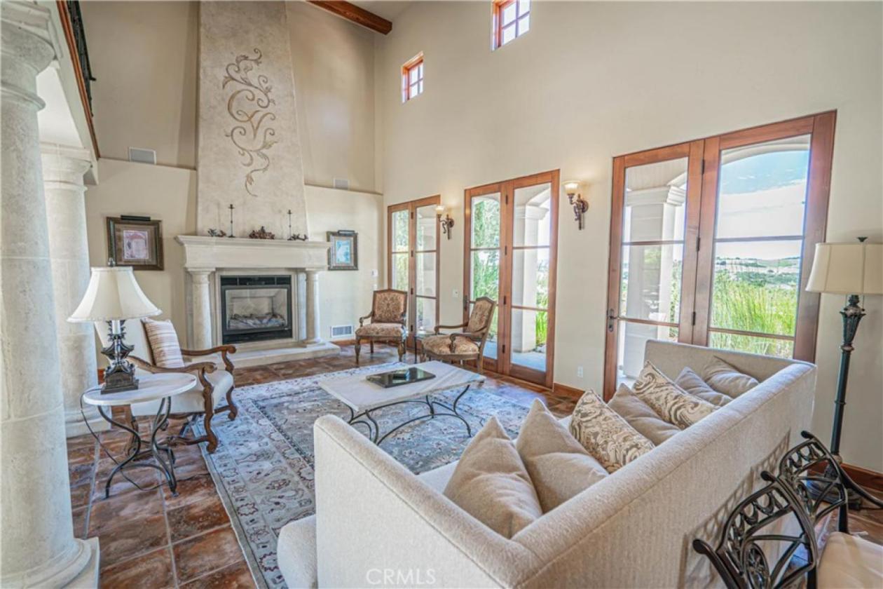 Captivating Tuscan-Inspired Estate - photo 13