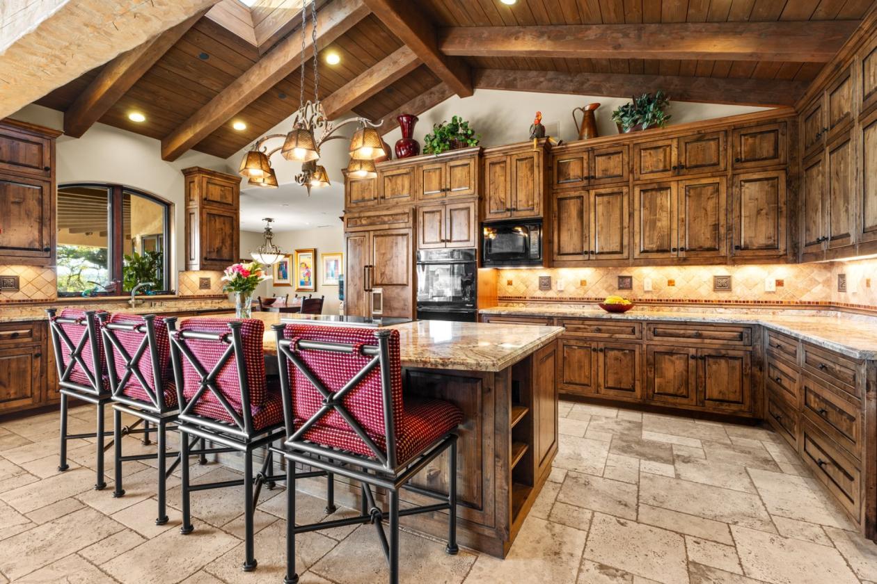 Luxury Equestrian Estate, Resort home, 352 Acres - photo 17