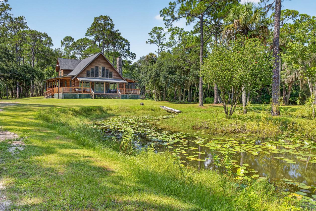 Log Home on 10 acres - Bring your horses! - photo 2