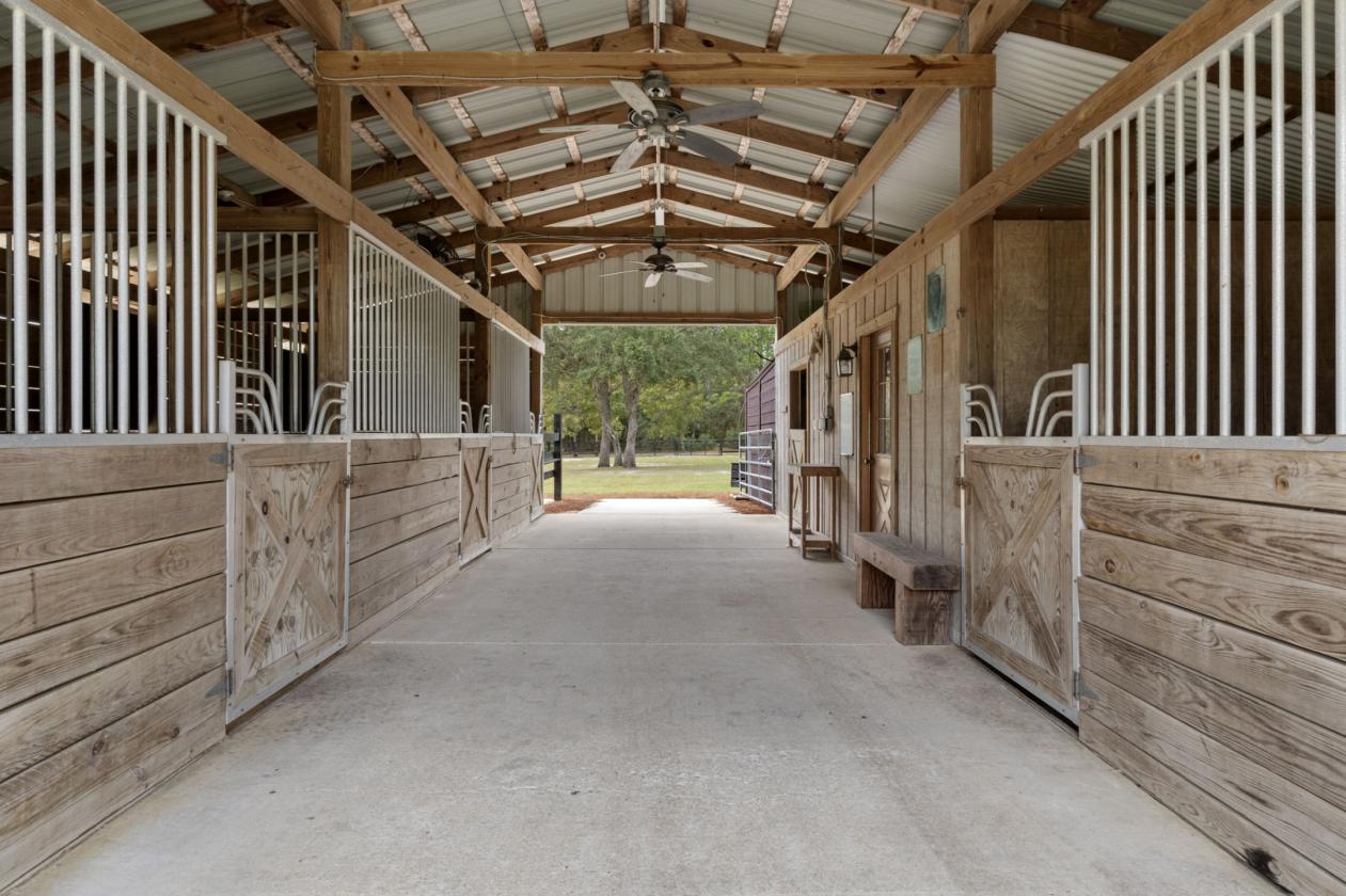 CUSTOM EQUESTRIAN ESTATE ON 7.39 ACRES - photo 18