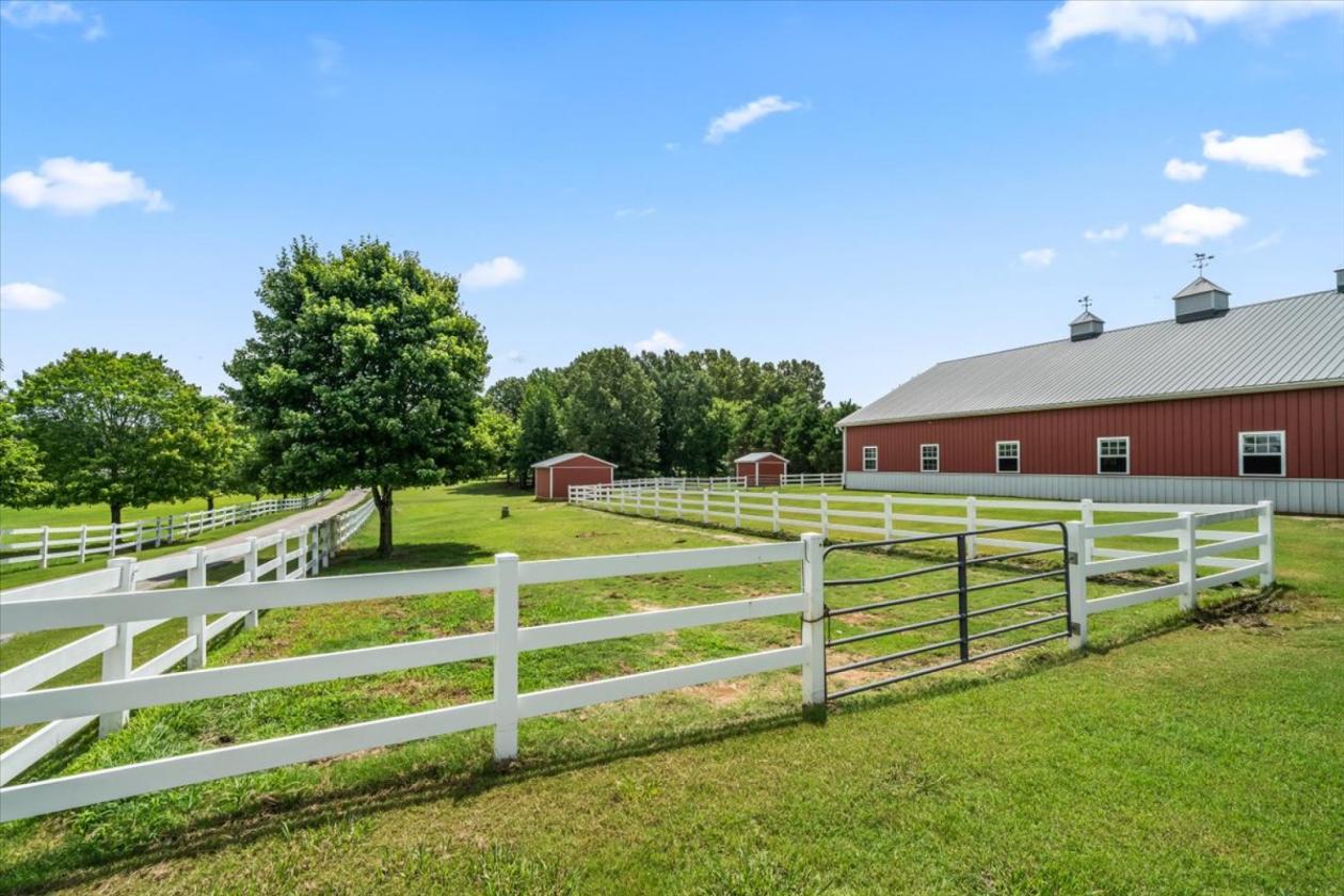 Luxury Equestrian Estate on 13.5 Acres - photo 26