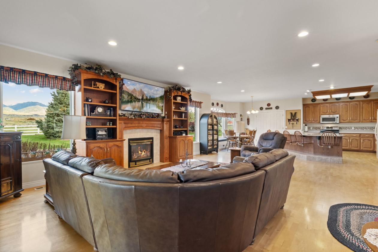 Storybook Luxury Equestrian Estate - photo 3