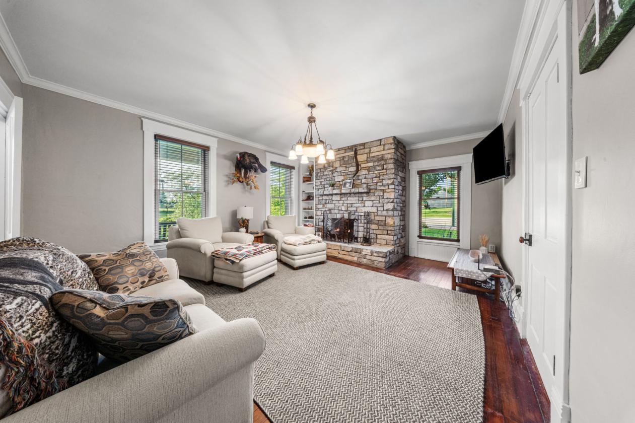 Country Estate on 16+ Acres with Pond! - photo 7
