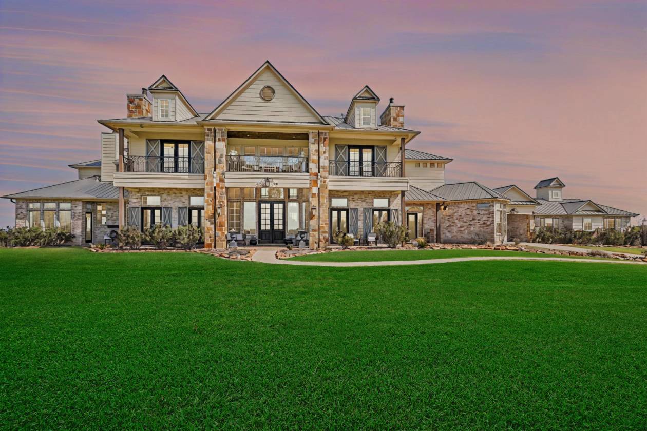 Horse Property for sale.