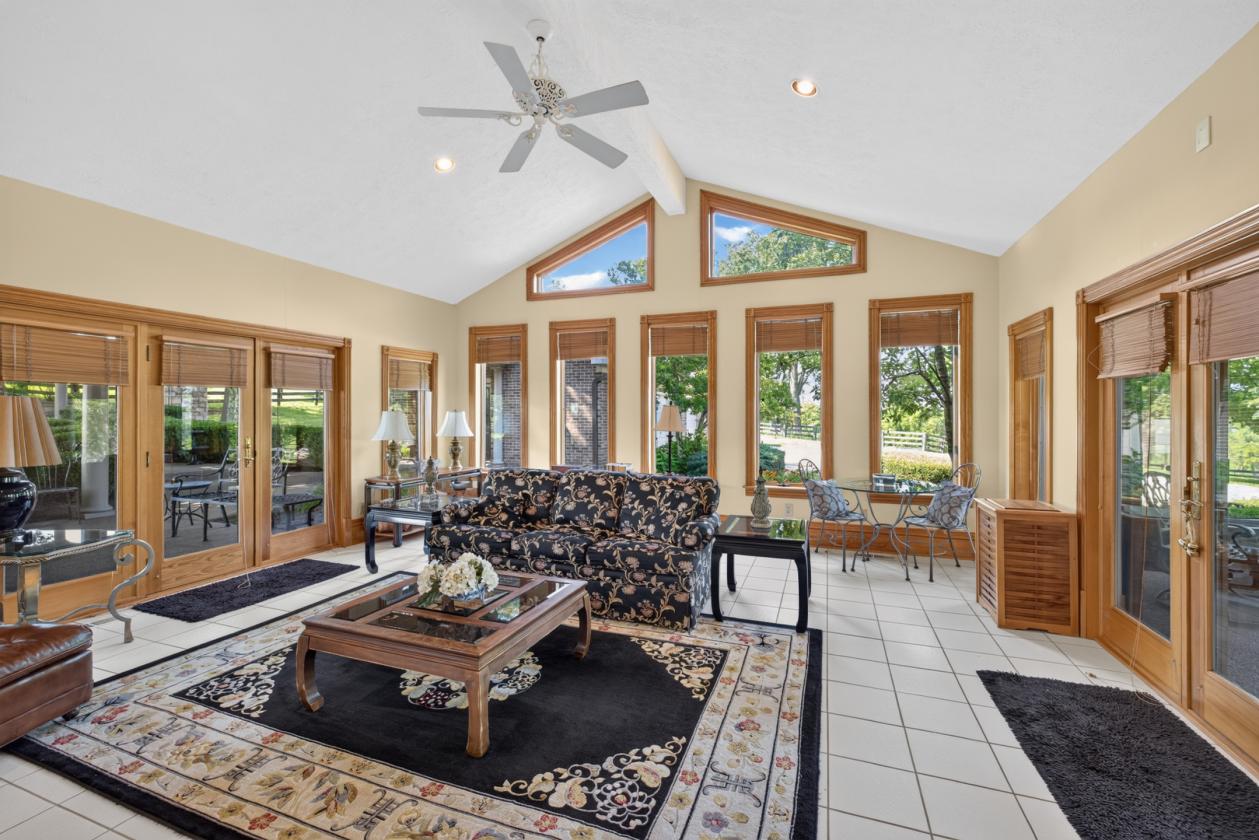 Luxury Estate with 48 acres - photo 15