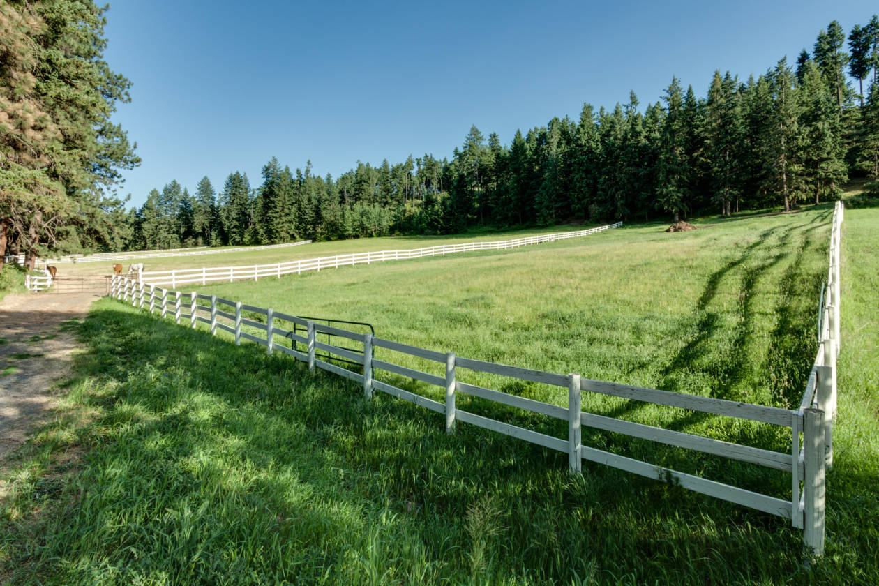 Secluded and Private Country Estate! Spokane, Spokane County, Washington Horse Properties