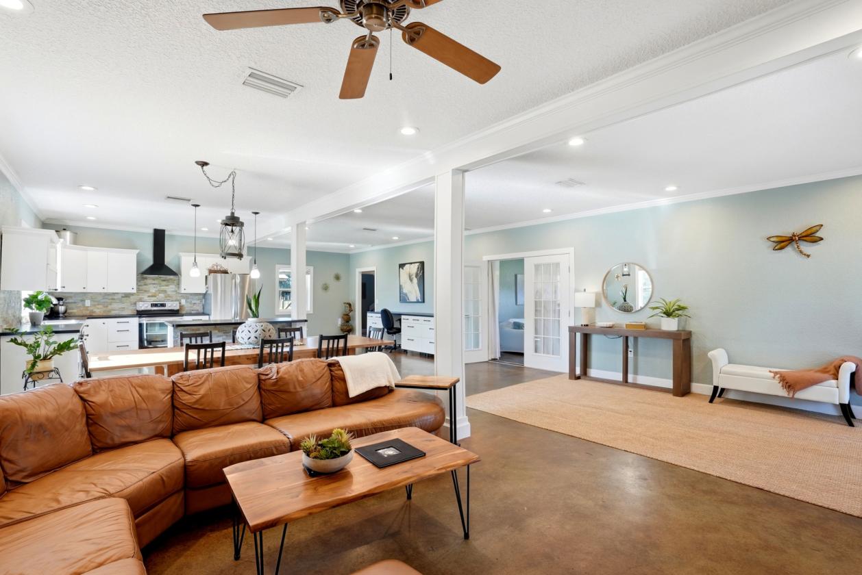 Unique equestrian estate on 6.57 acres - photo 6