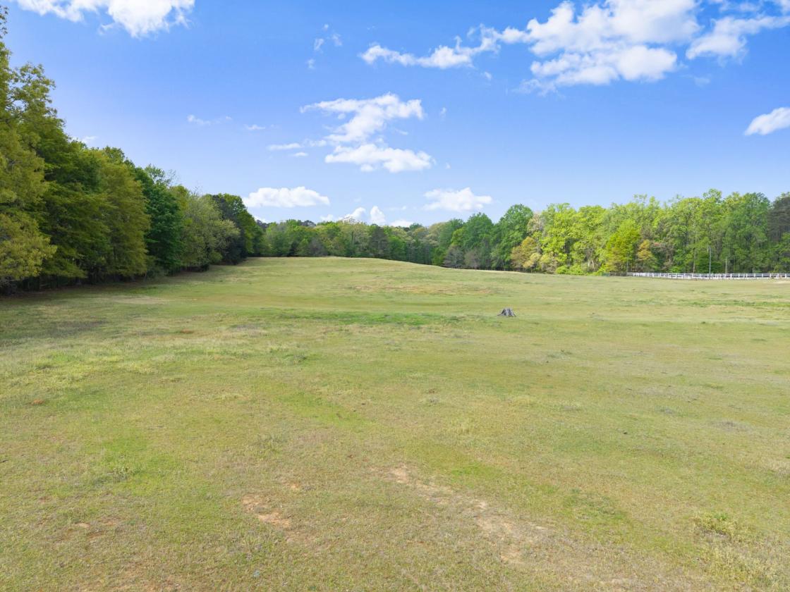 Beautiful Equestrian Estate on 19.8 Acres - photo 23