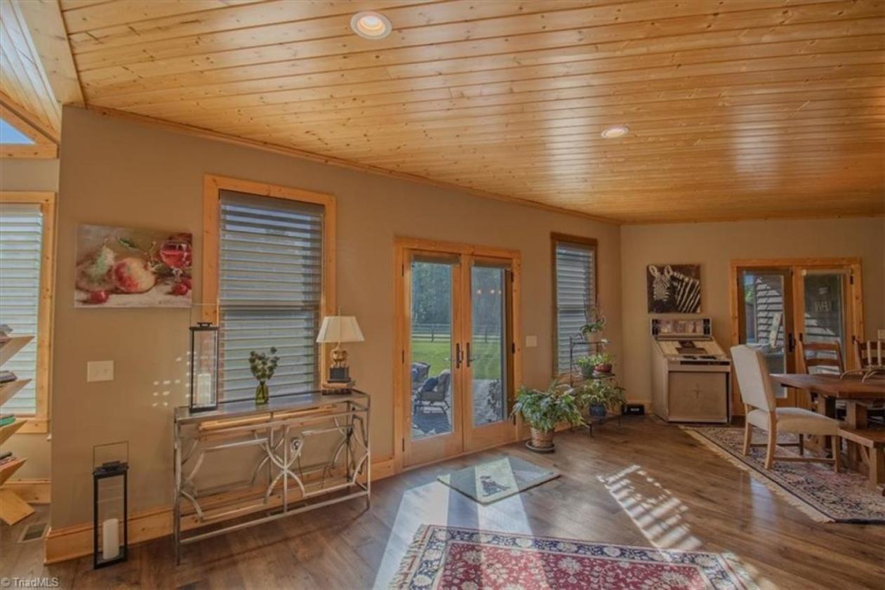 Luxury equestrian farm with custom home - photo 7