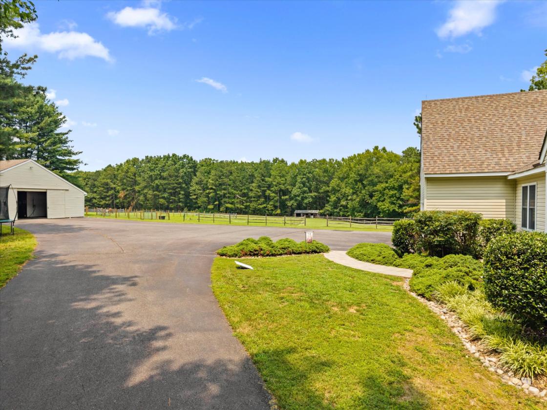 Turnkey 11.5-Acre Horse Farm - photo 4