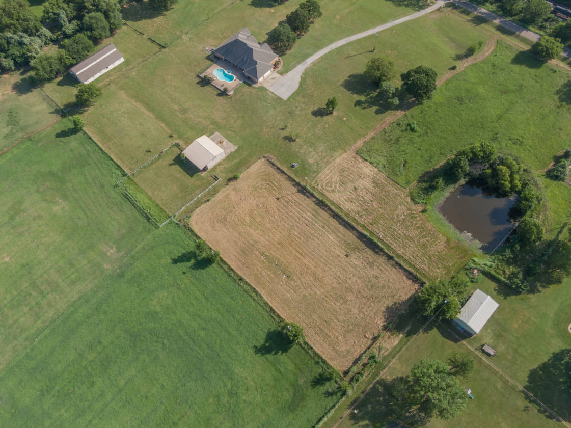 10 acre horse property with 10 stall horse barn and... Cleburne