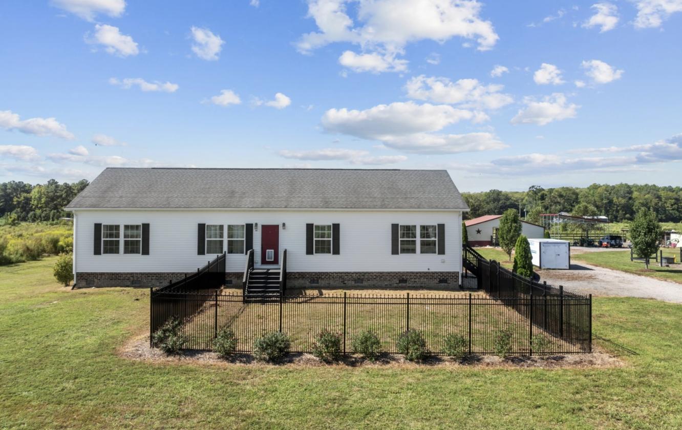 Turnkey Farm Between Chesapeake and NC Outer Banks - photo 1