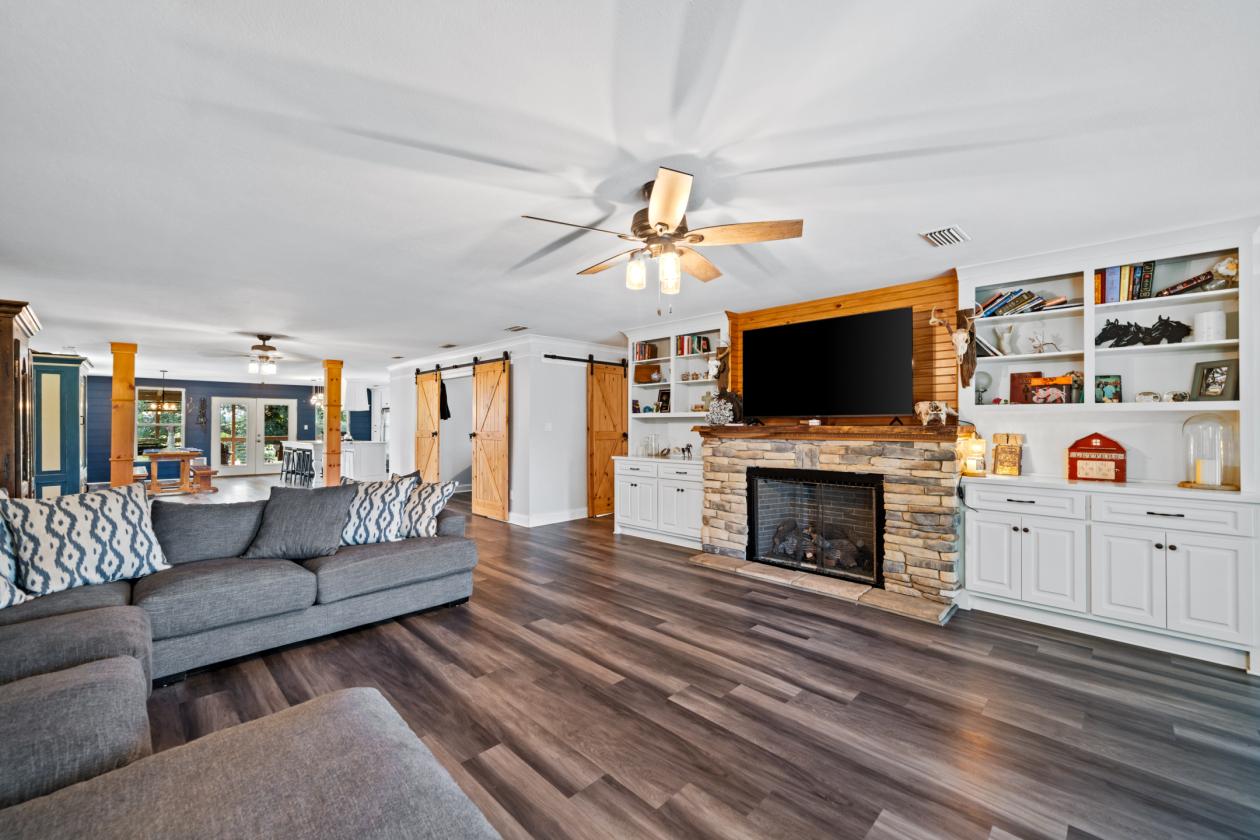 Turnkey Luxury Equestrian Estate - photo 17