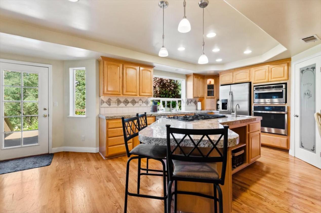 Beautiful Country home for the family on 5+ AC - photo 15