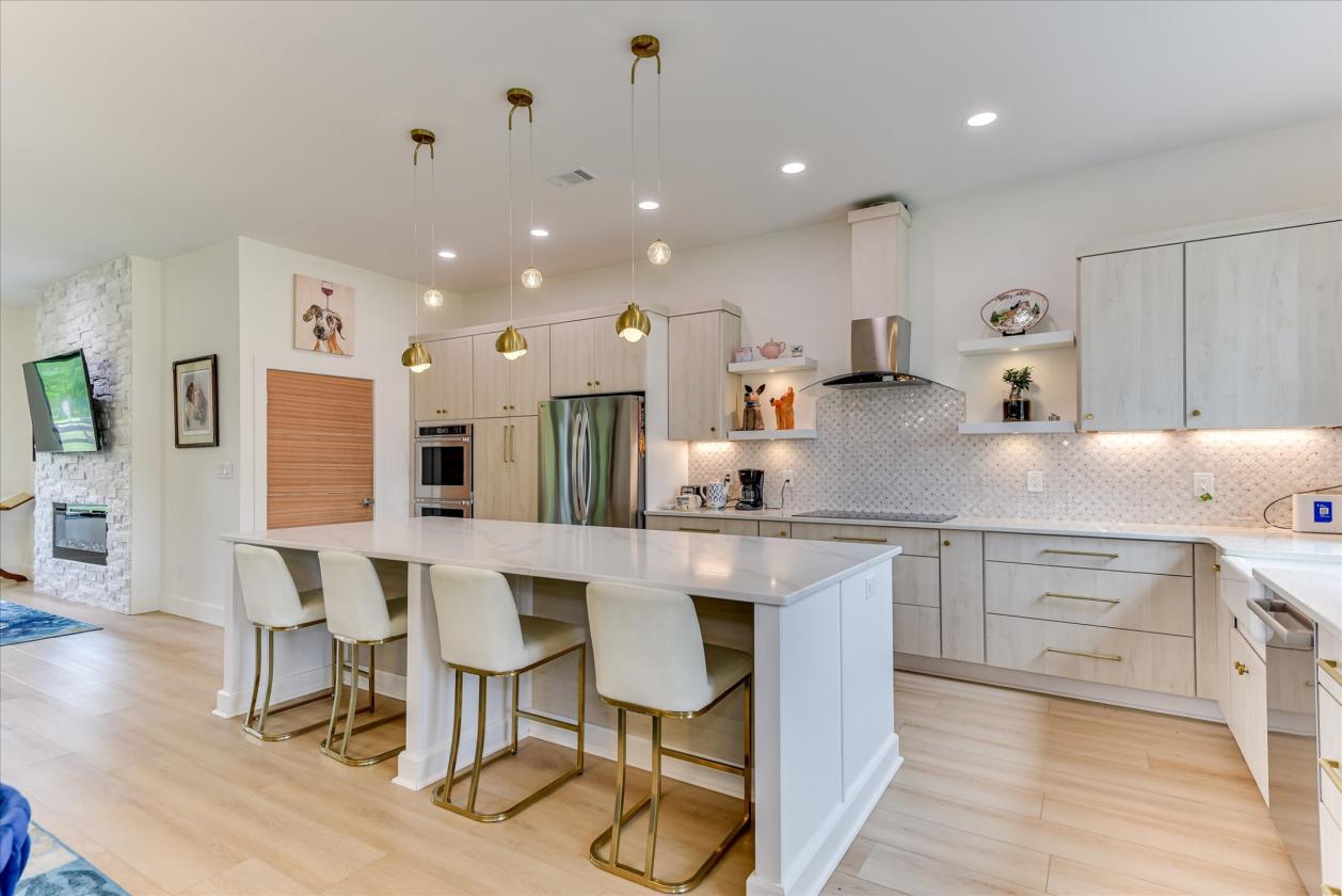 6 Stall Modern Luxury Farm in Equestrian Community - photo 9