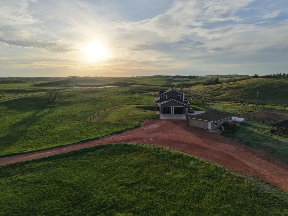 EXECUTIVE EQUESTRIAN ESTATE ON 36+ ACRES - photo 3